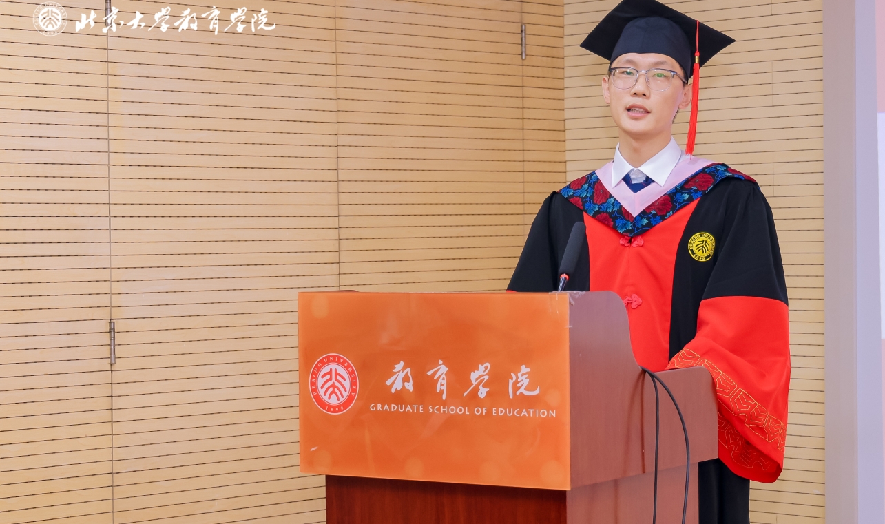 H:/学院新闻-WXP/新闻稿/毕业典礼/25年毕业典礼/博士生代表发言.jpg博士生代表发言