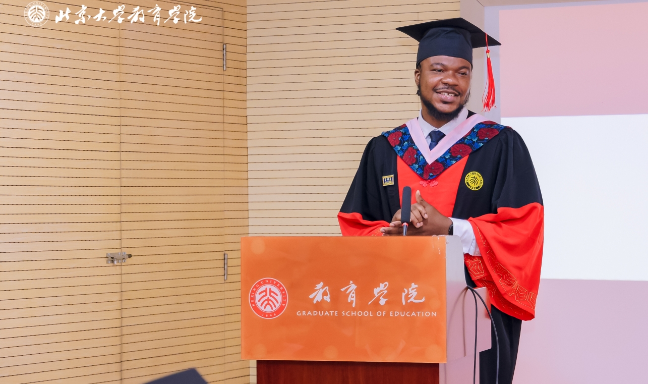 H:/学院新闻-WXP/新闻稿/毕业典礼/25年毕业典礼/IED代表发言.jpgIED代表发言
