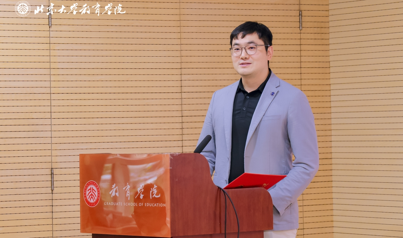H:/学院新闻-WXP/新闻稿/毕业典礼/25年毕业典礼/校友代表.jpg校友代表