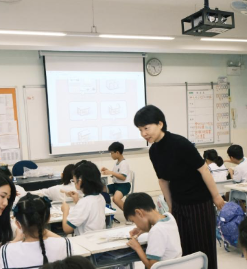 会议室里的人们

描述已自动生成
