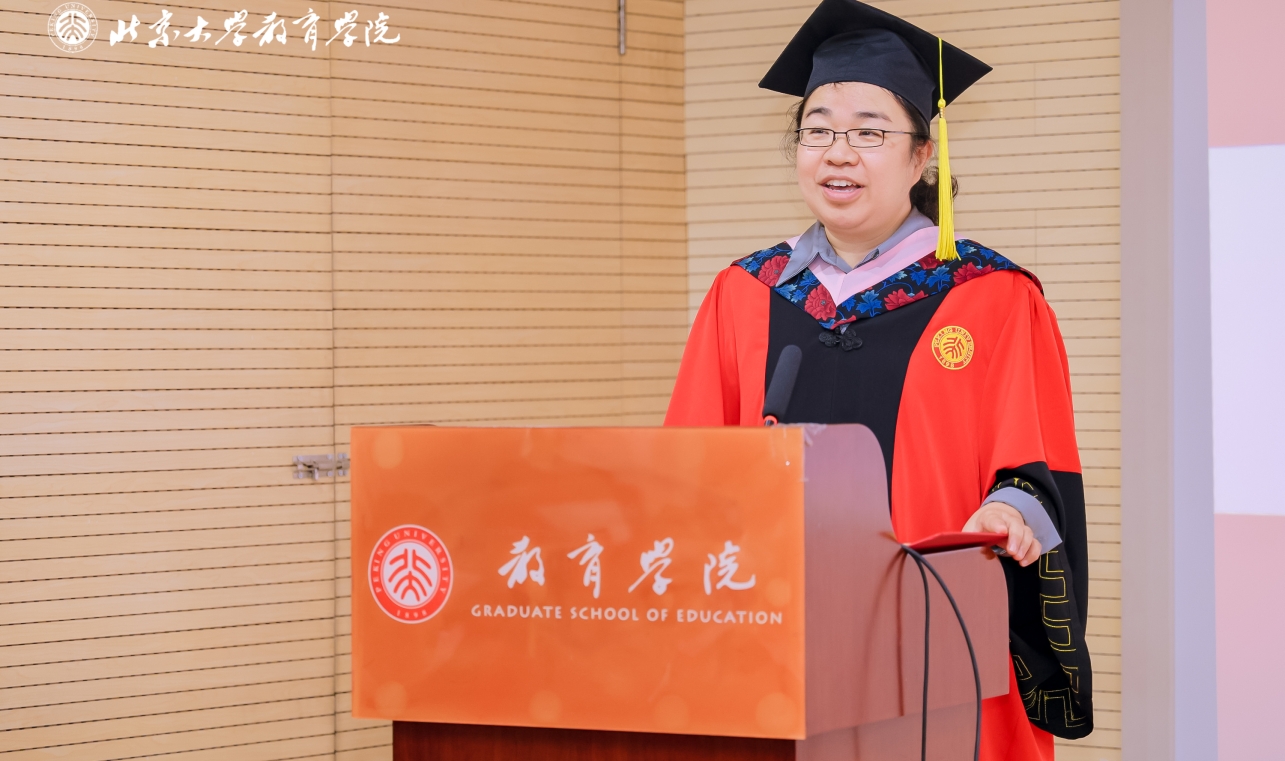 H:/学院新闻-WXP/新闻稿/毕业典礼/25年毕业典礼/导师代表发言.jpg导师代表发言