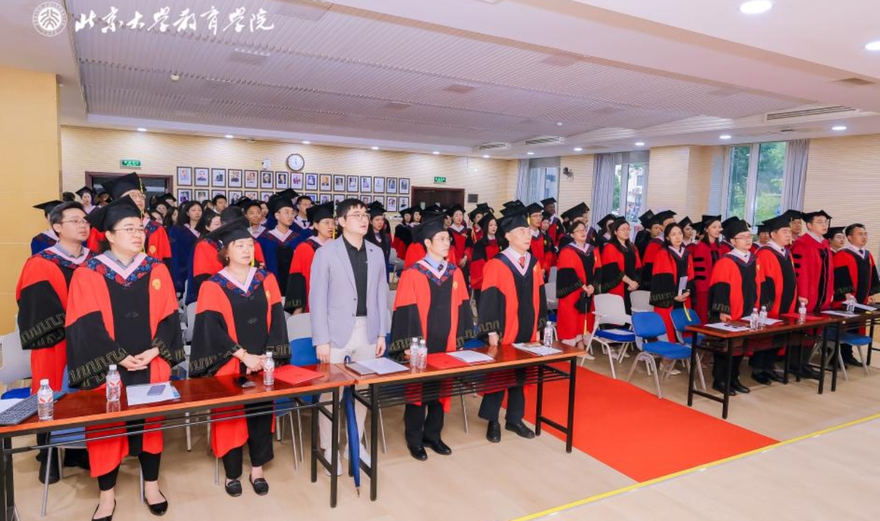 H:/学院新闻-WXP/新闻稿/毕业典礼/25年毕业典礼/合唱.jpg合唱